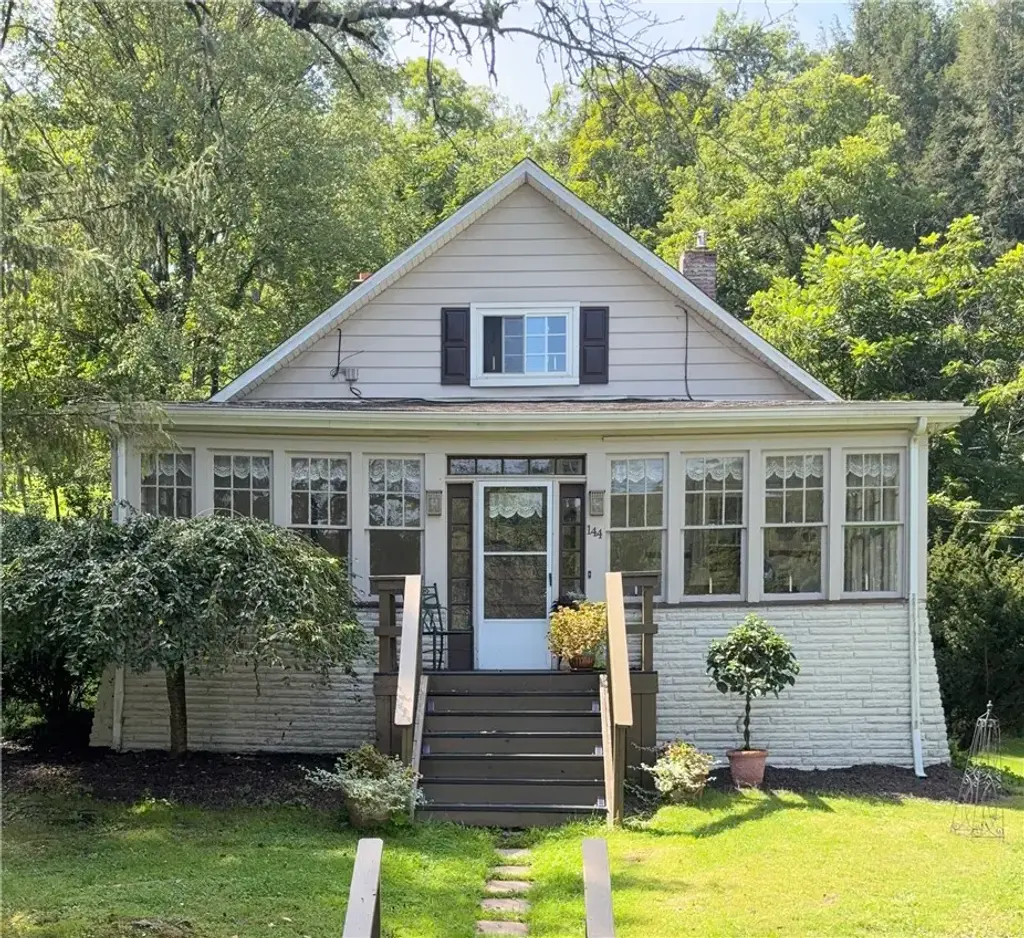 144 Calvert Lane , Wayne
