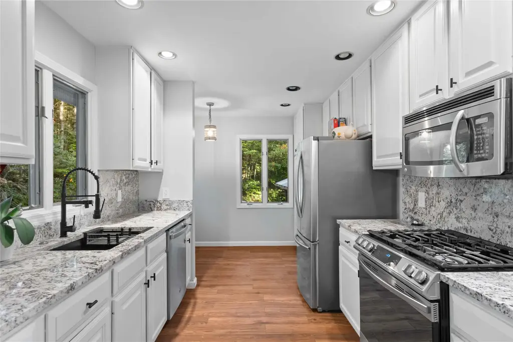 18 Horsepasture River Court, Sapphire
