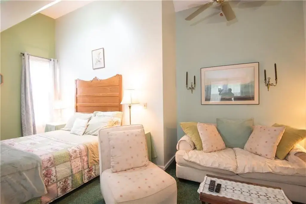 54 Malbone Rd # 1, Newport