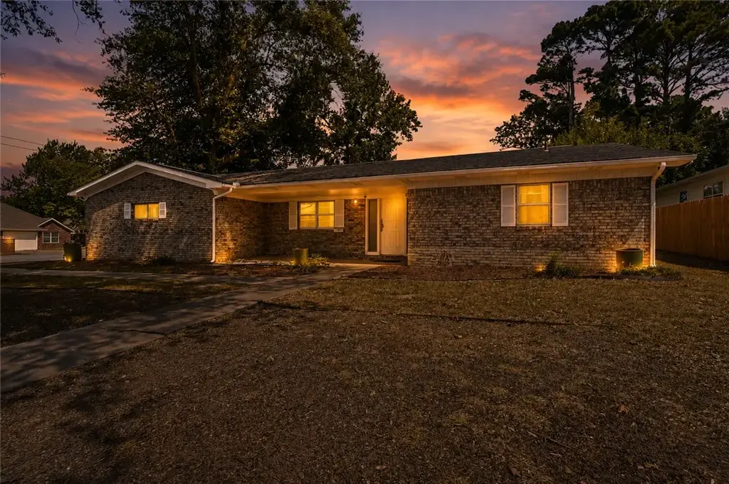 1101 Ne 2nd Street, Bentonville