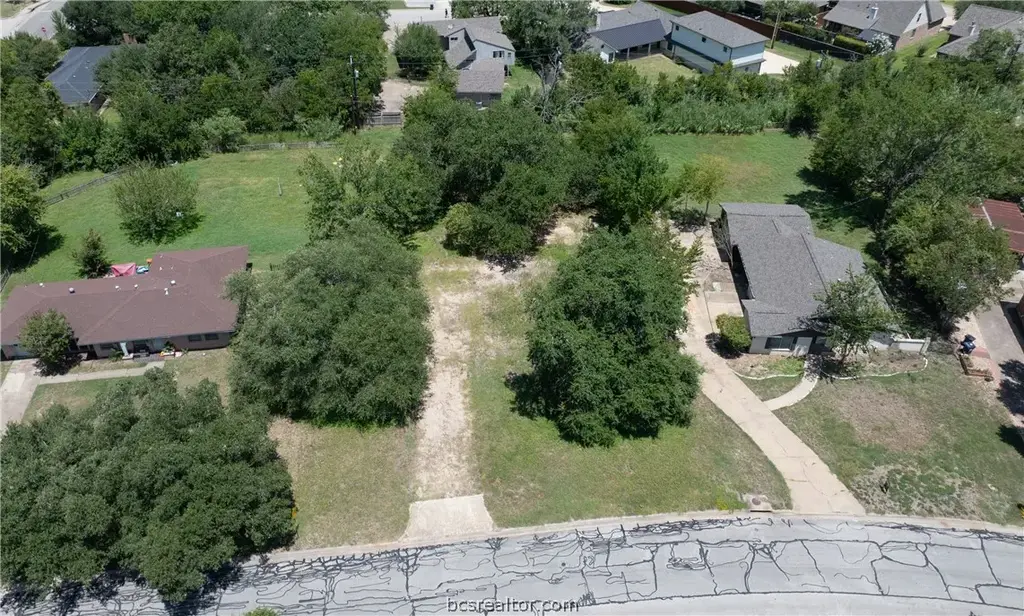 1003 Winding Road, College Station