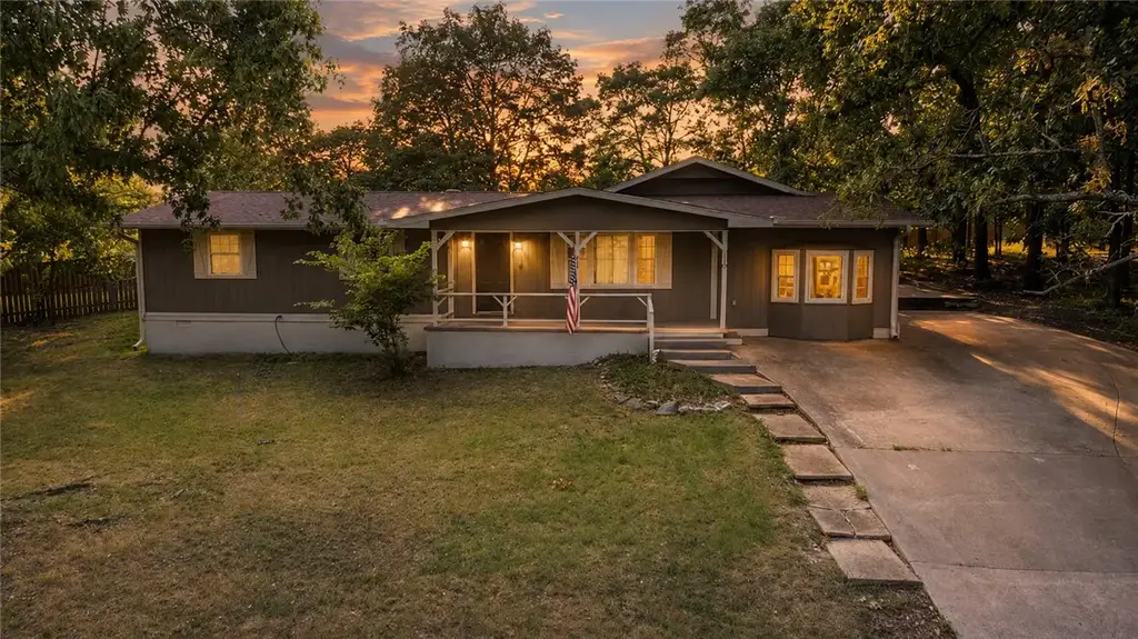 16 Amesbury Lane, Bella Vista