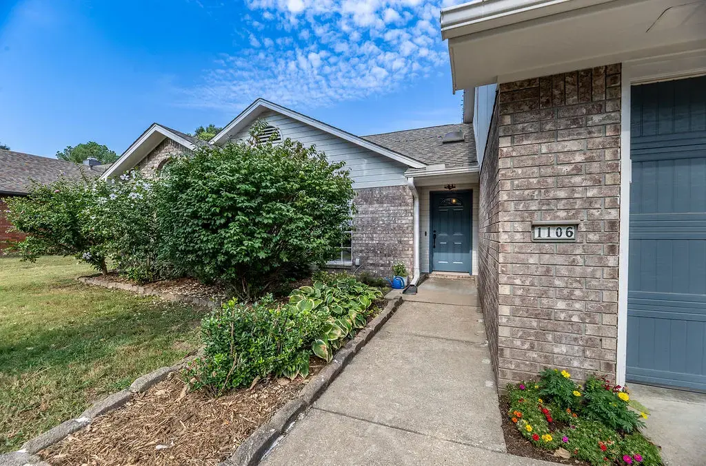 1106 N Flamingo Road, Rogers