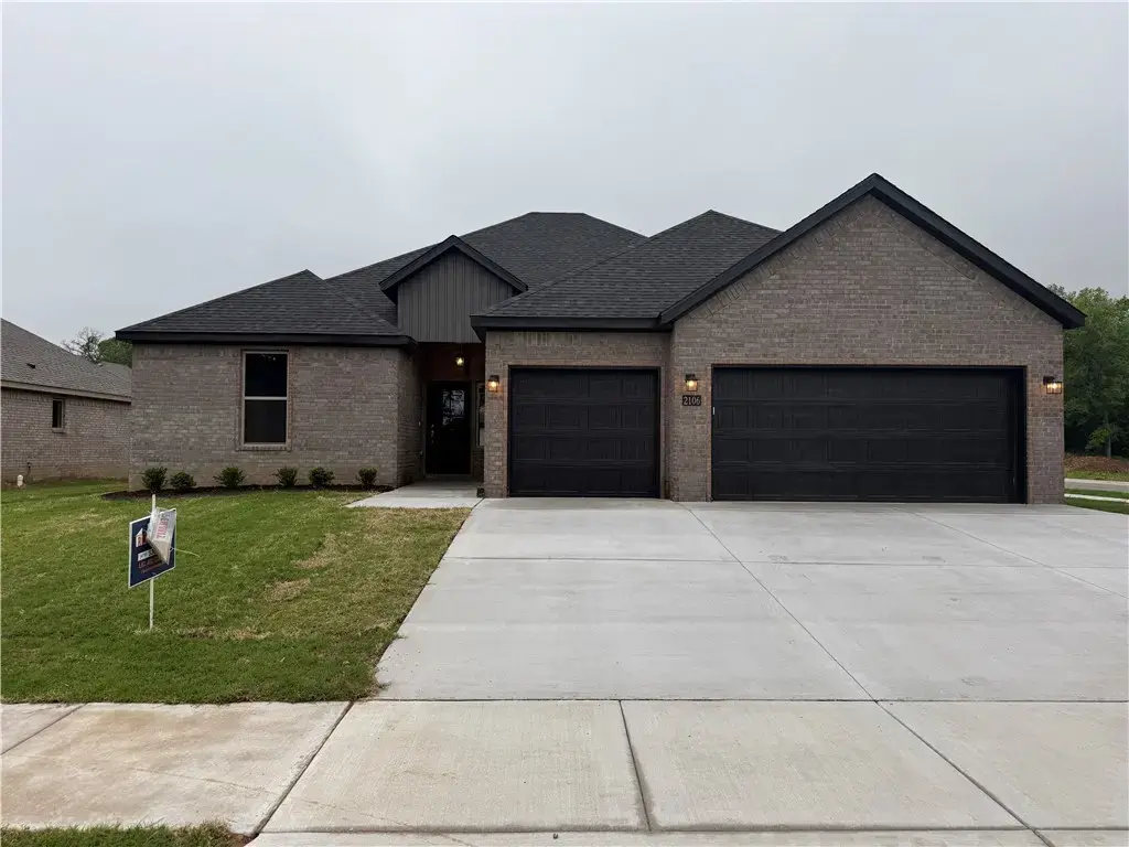 2106 N Dagan Street, Siloam Springs