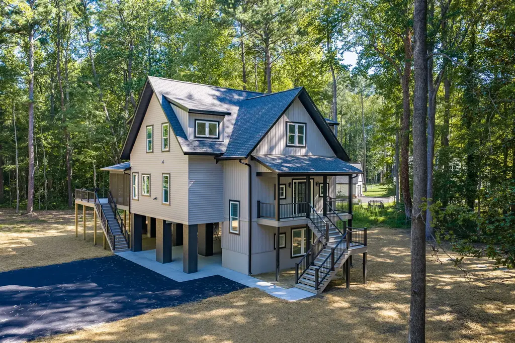 5398 White Hall Road, Gloucester