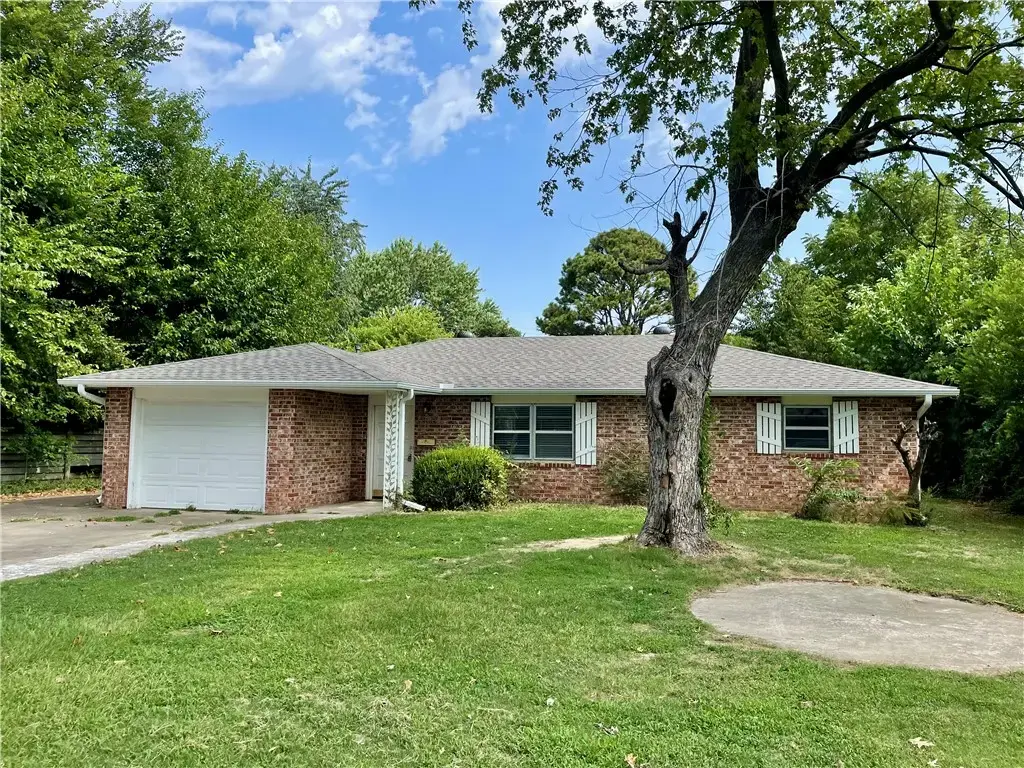 2100 Dee Avenue, Springdale