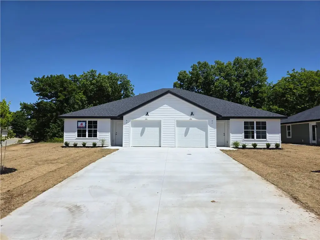 93 W Rainsong Street, Farmington