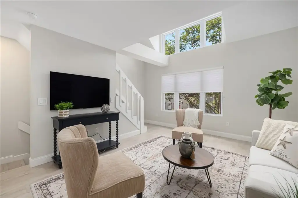 47 King St # 3, East Greenwich