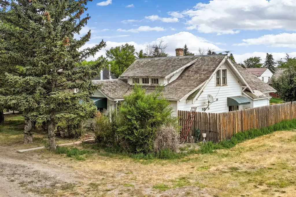 121 Central Avenue S, Dutton