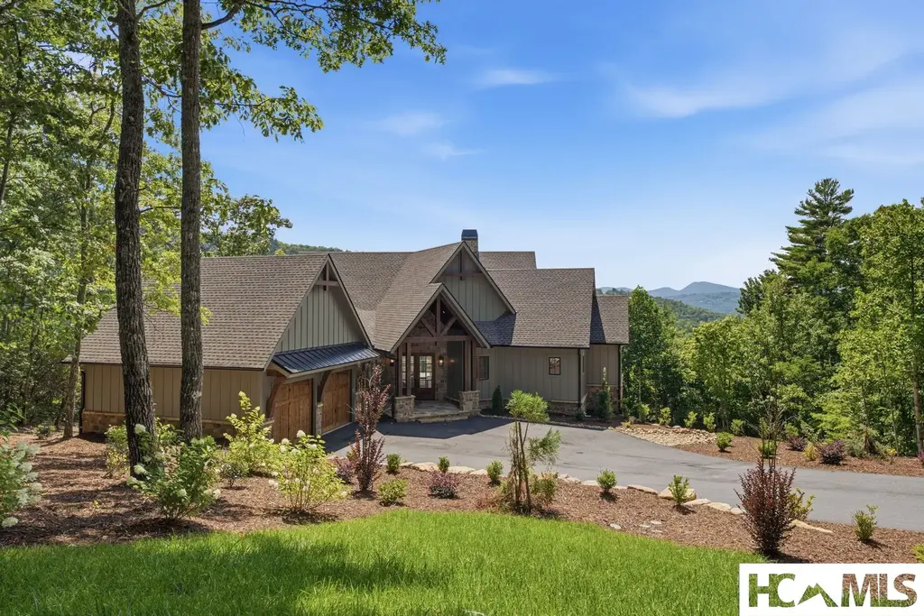 148 E Ridge Road, Cashiers