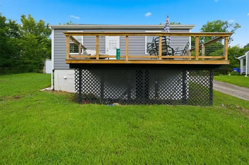 815 Saxonburg Boulevard, Clinton