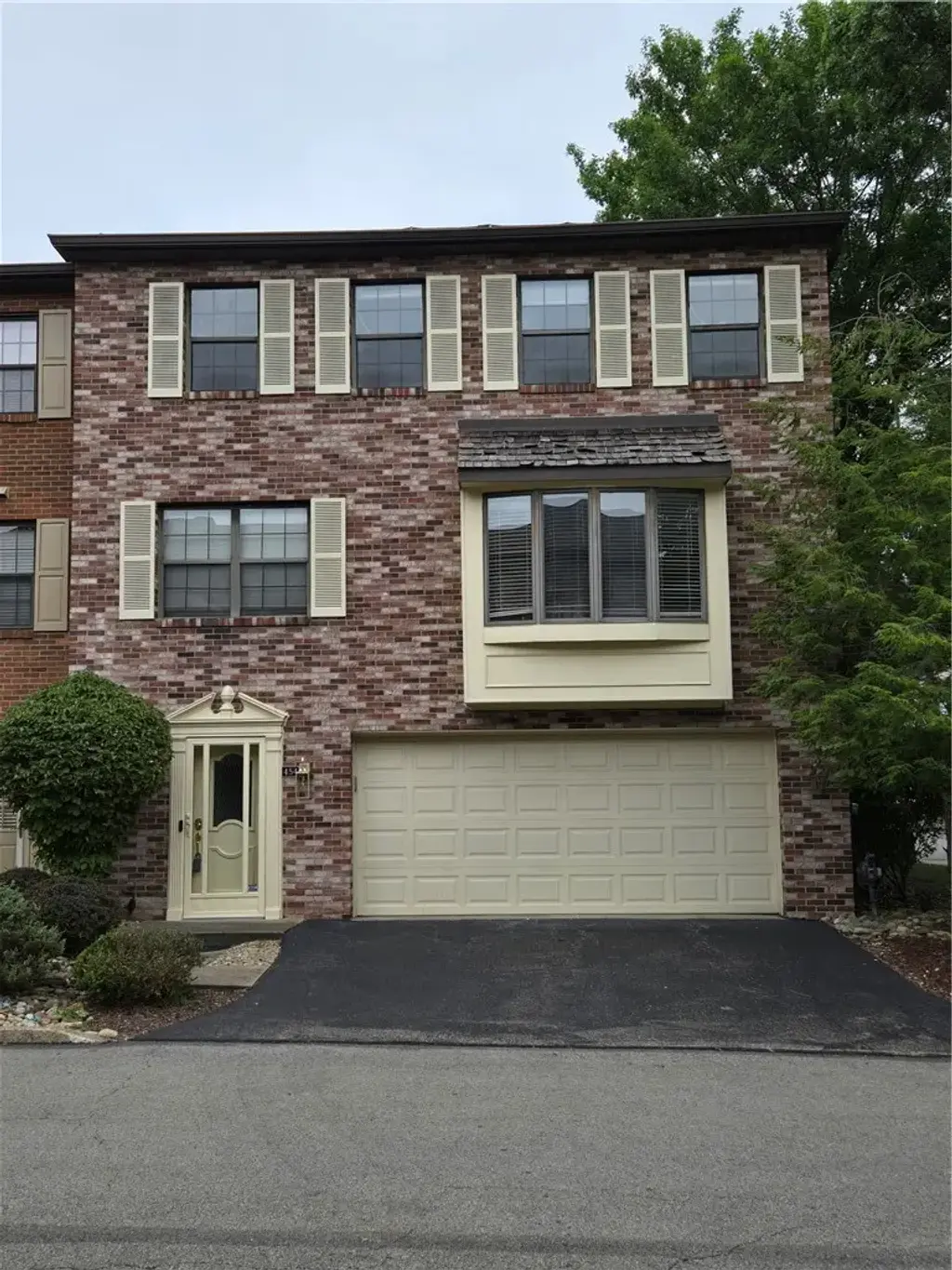 454 Gleneagle Court , Monroeville