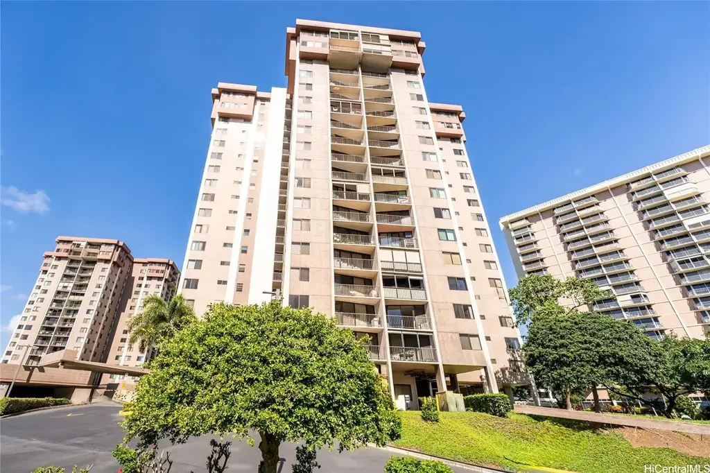98-487 Koauka Loop # B1204, Aiea