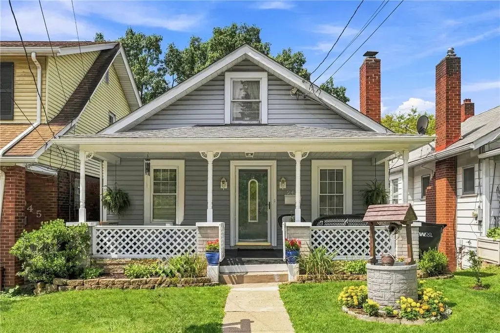 947 Center Avenue , West View