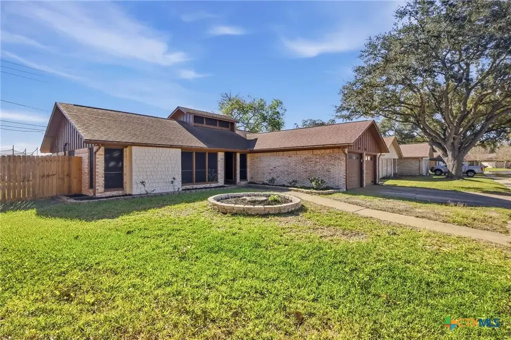 308 Alamogordo Drive, Victoria