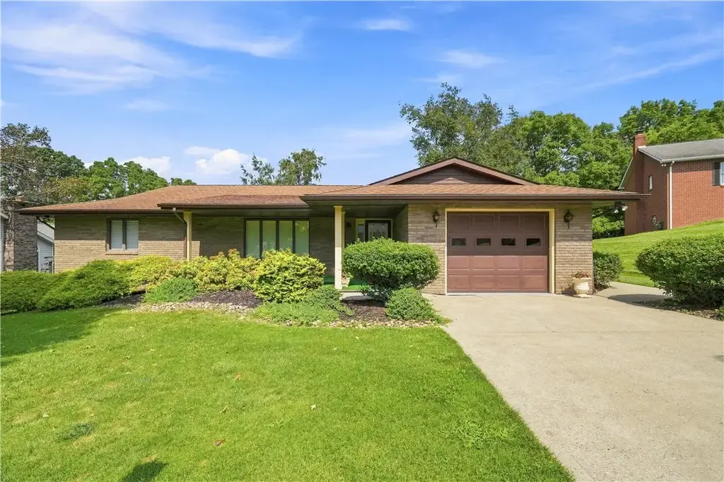 129 Chapel View Drive, Hempfield