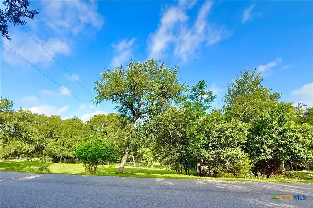 909 Center Circle, Salado