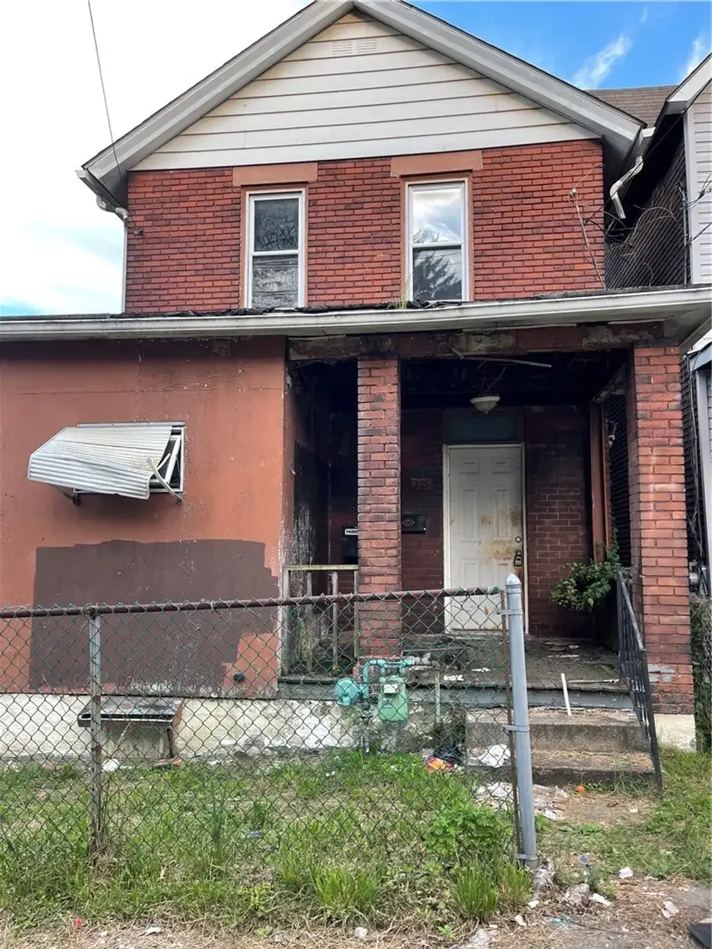 805 Oak Street , Duquesne