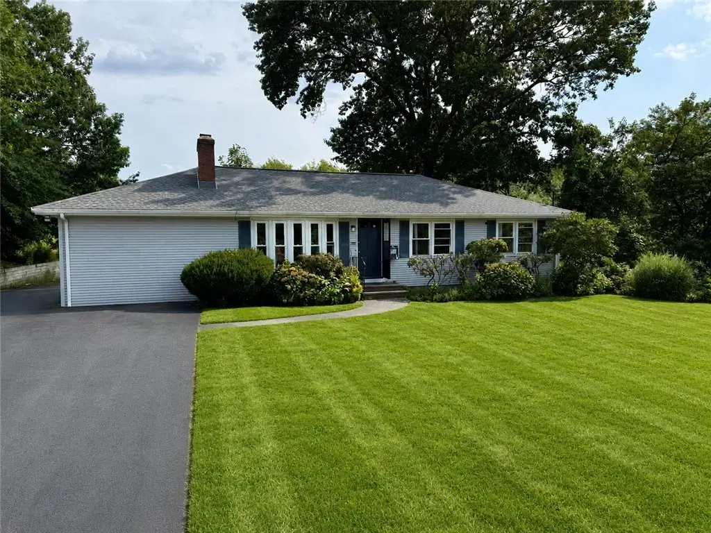 230 Airport Rd, Warwick