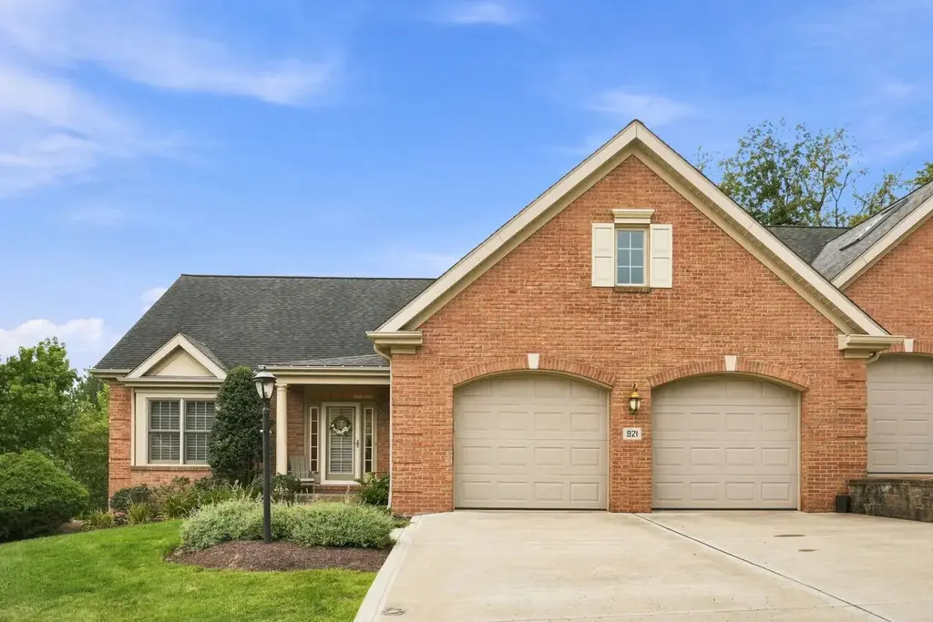 921 Red Oak Drive, Harmar