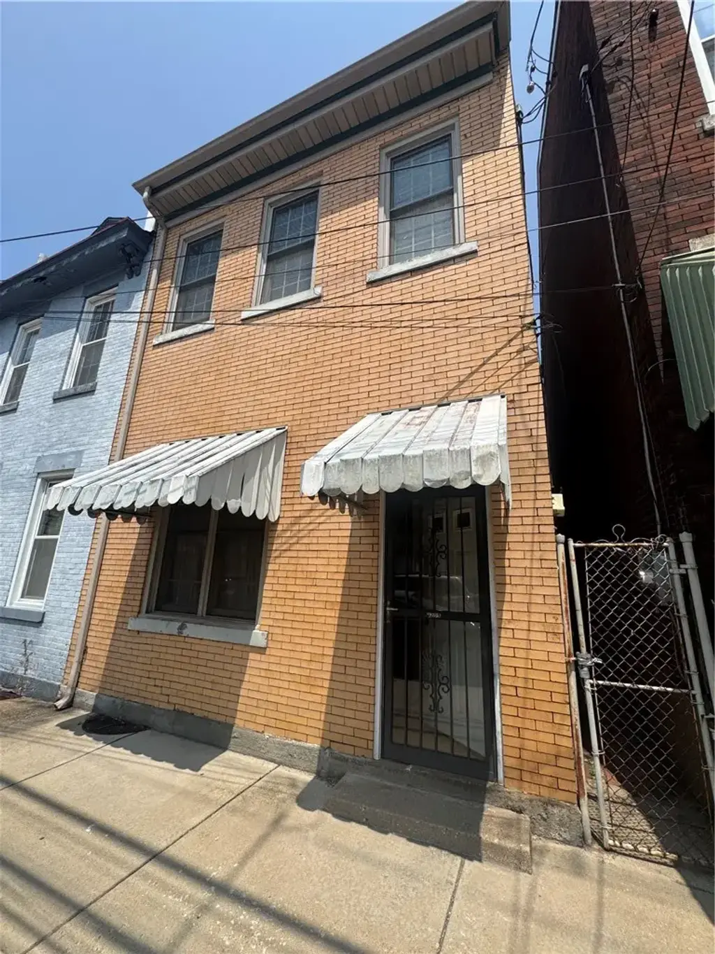 2303 Sarah Street , South Side