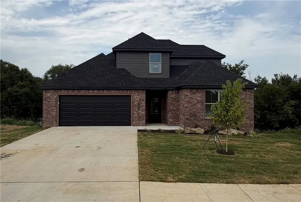 303 W Hondo Street, Siloam Springs