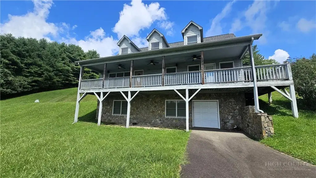 161 Thunder Ridge Road, Laurel Springs