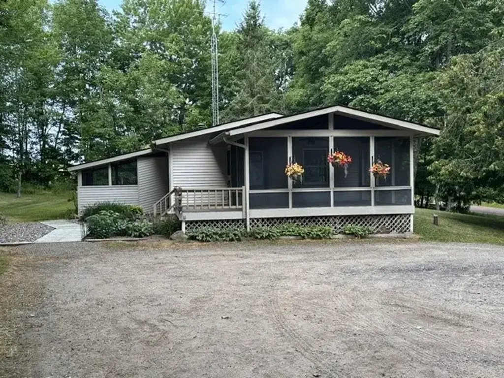 12115w Twin Lake Road, Hayward
