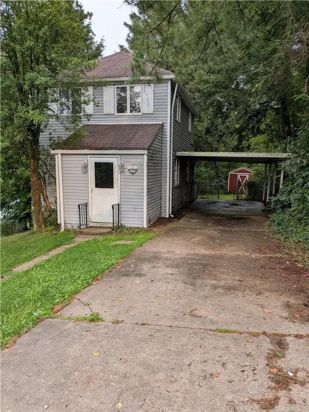 733 East Drive , Clairton