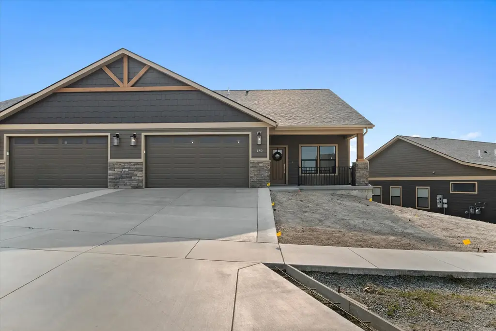 180 War Eagle Street, Helena