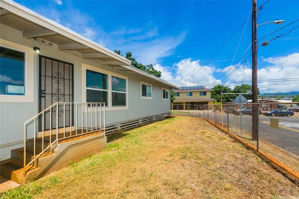 1390 Kaumahana Place, Pearl City