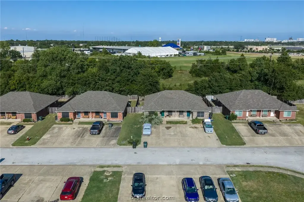 1725 Rock Hollow Loop, Bryan