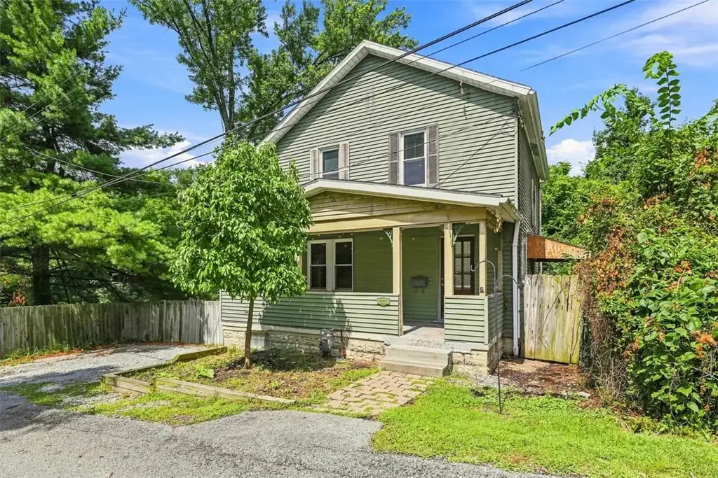 1221 Oakleaf Drive , Lincoln Place