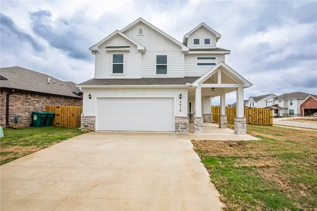 2010 Periwinkle Place, Centerton