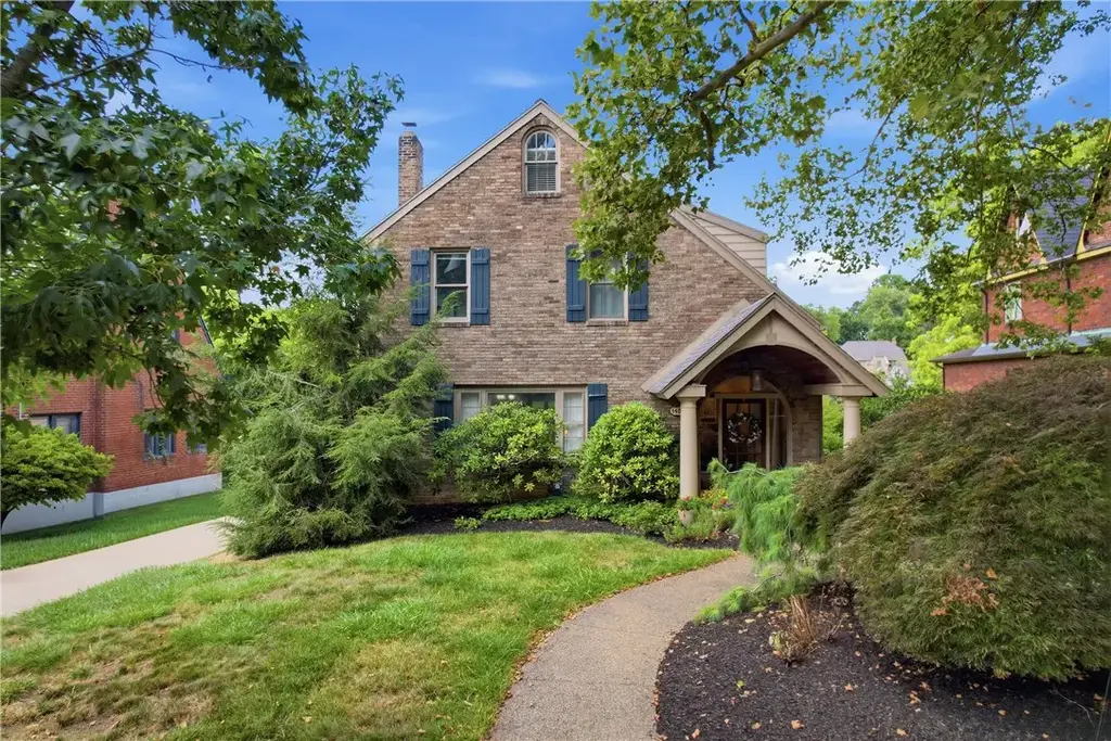 140 Woodhaven Drive, Mt Lebanon