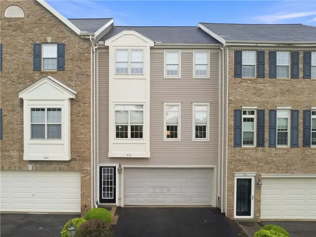 920 Royal Court , Canonsburg