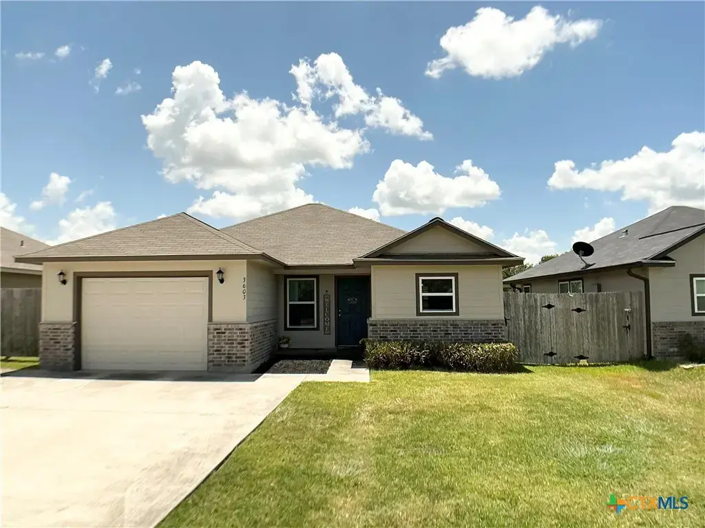 3603 Hanselman Road, Victoria