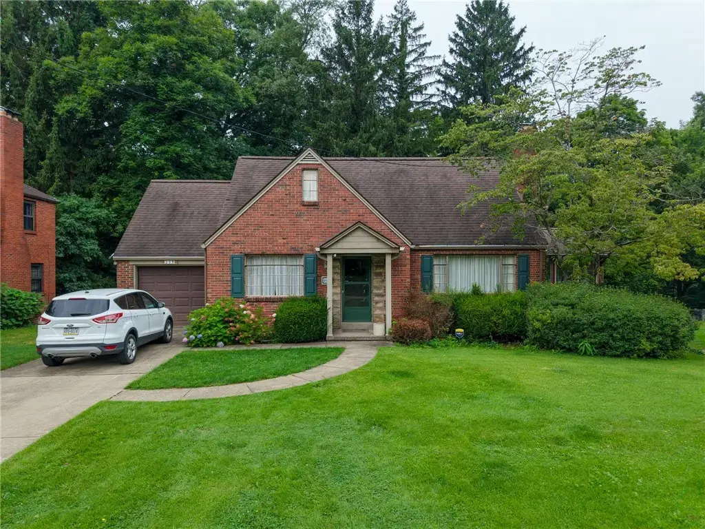 209 Glenview Drive, New Kensington