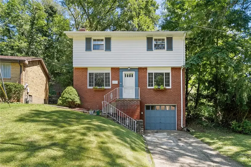 128 Le Grande Drive , Forest Hills Boro