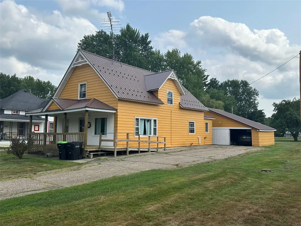 222 E Main Street, Fairchild
