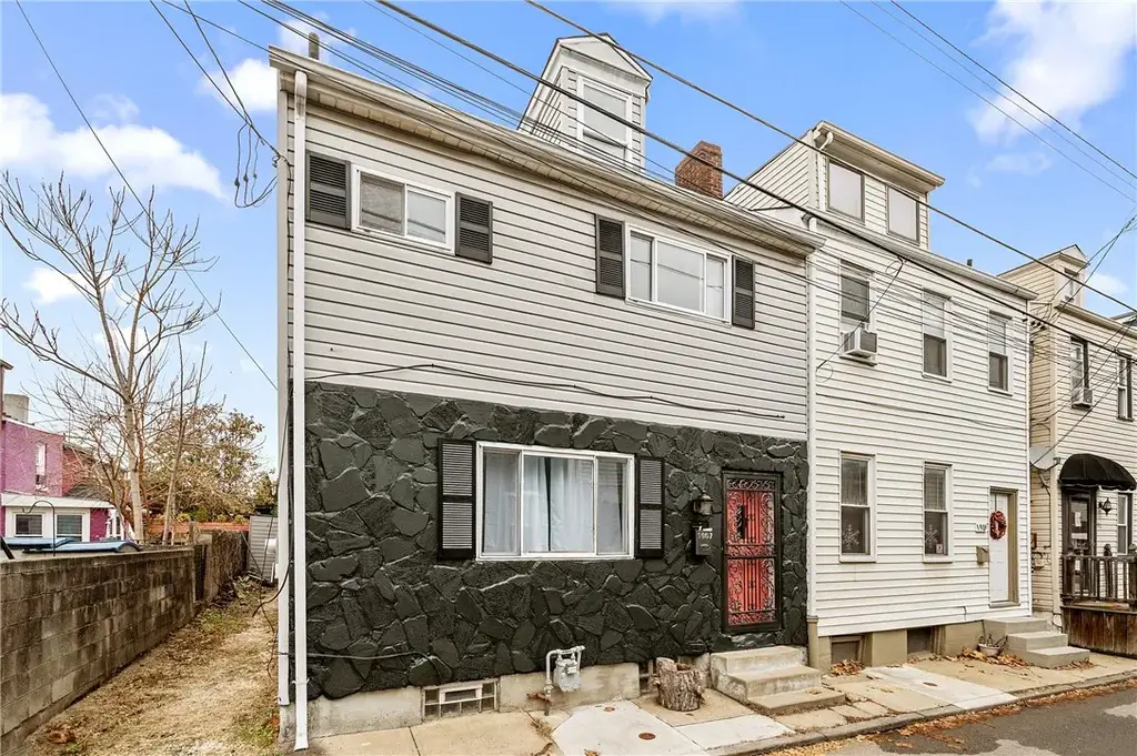 1907 Fox Way, South Side
