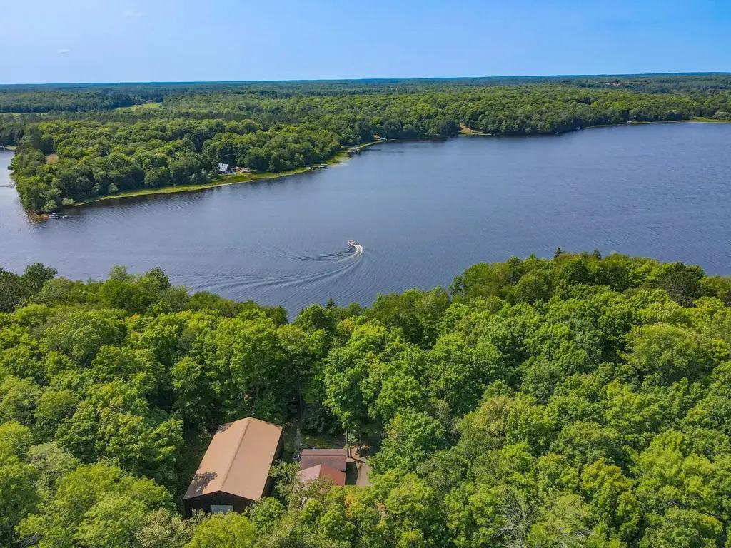 N16553 Lakeshore Dr, Butternut