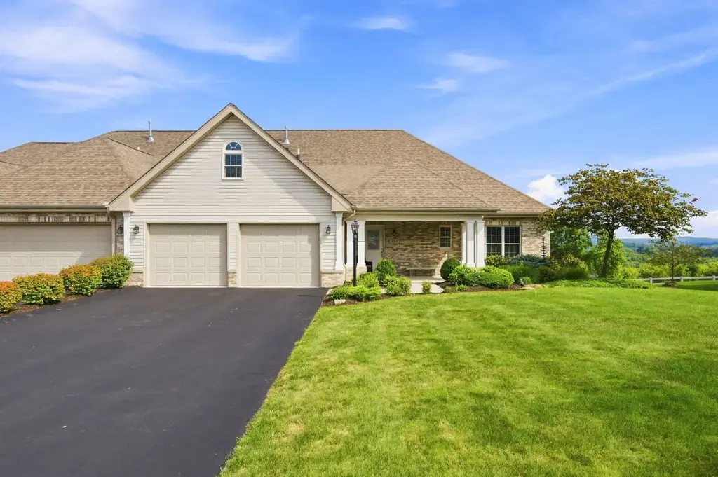316 Ridge View Court, West Deer