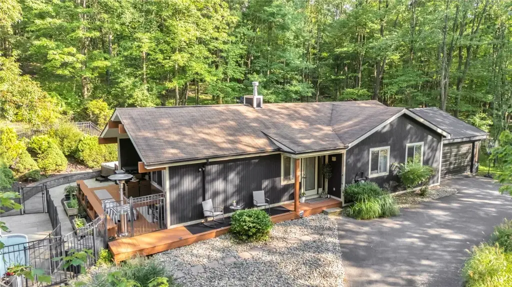 110 Clarks Lane, Adams