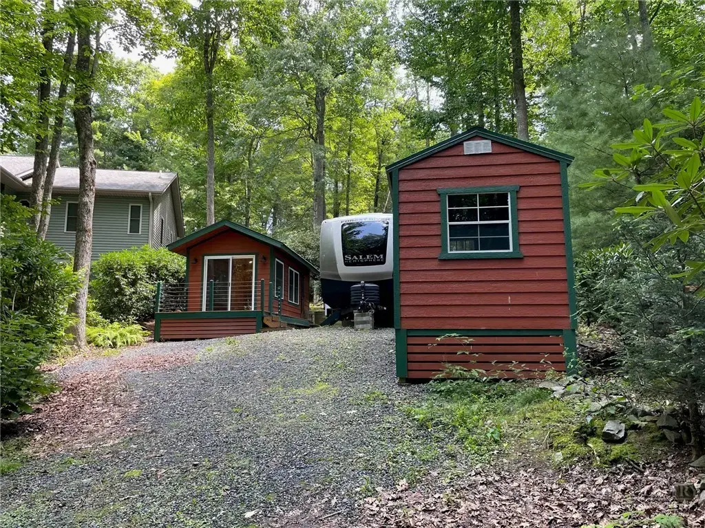 42 Azalea Lane, Newland