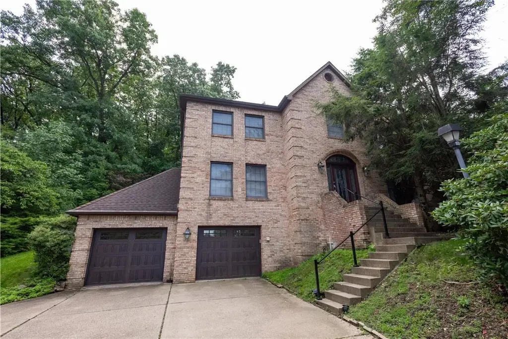 302 High Oaks Court , McCandless