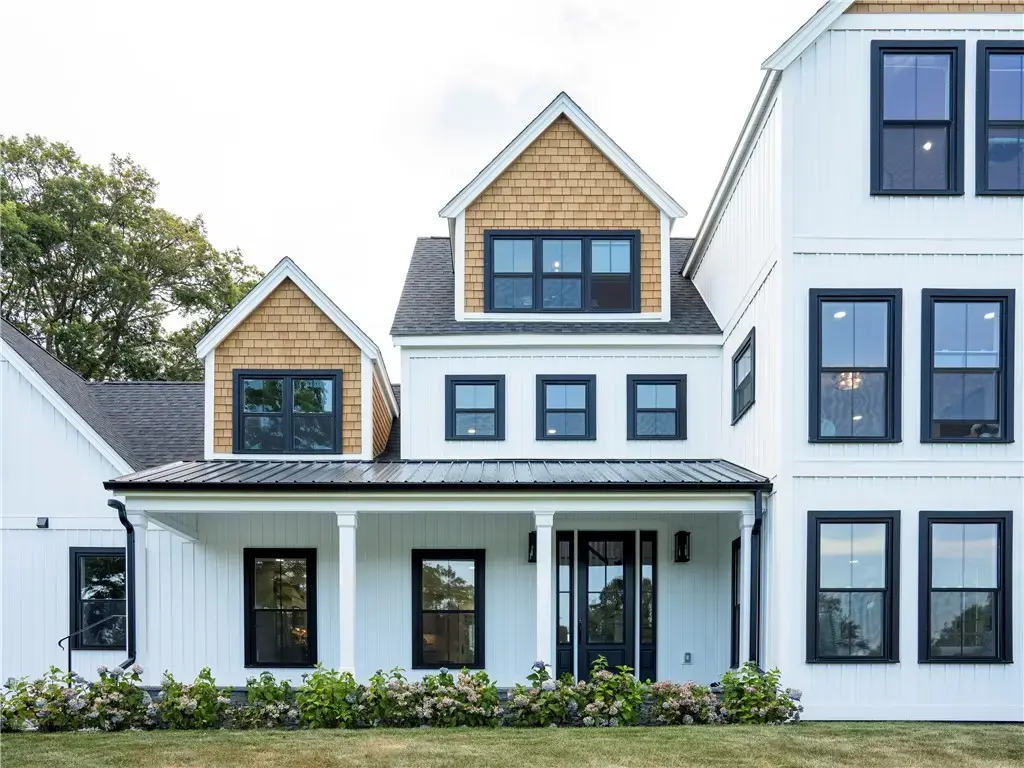 262 Peckham Ave, Middletown