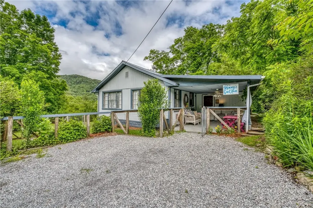 25 Reuben Wooten Road, Banner Elk