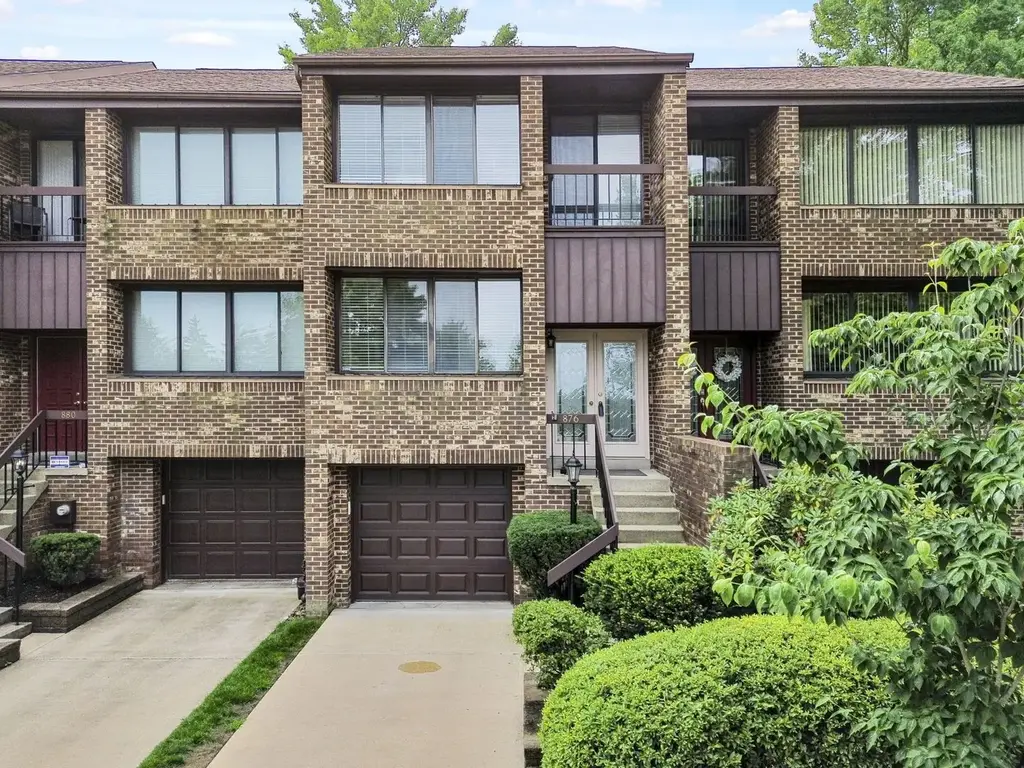 876 Fairways Drive, Oakmont