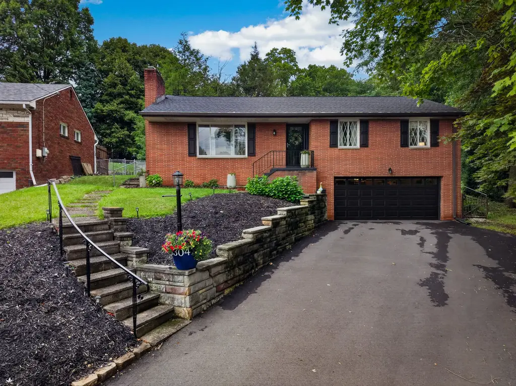 1304 Cochran Road, Mt Lebanon